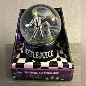 🆕BUNDLE of Beetlejuice Musical Waterglobe & Wall Clock